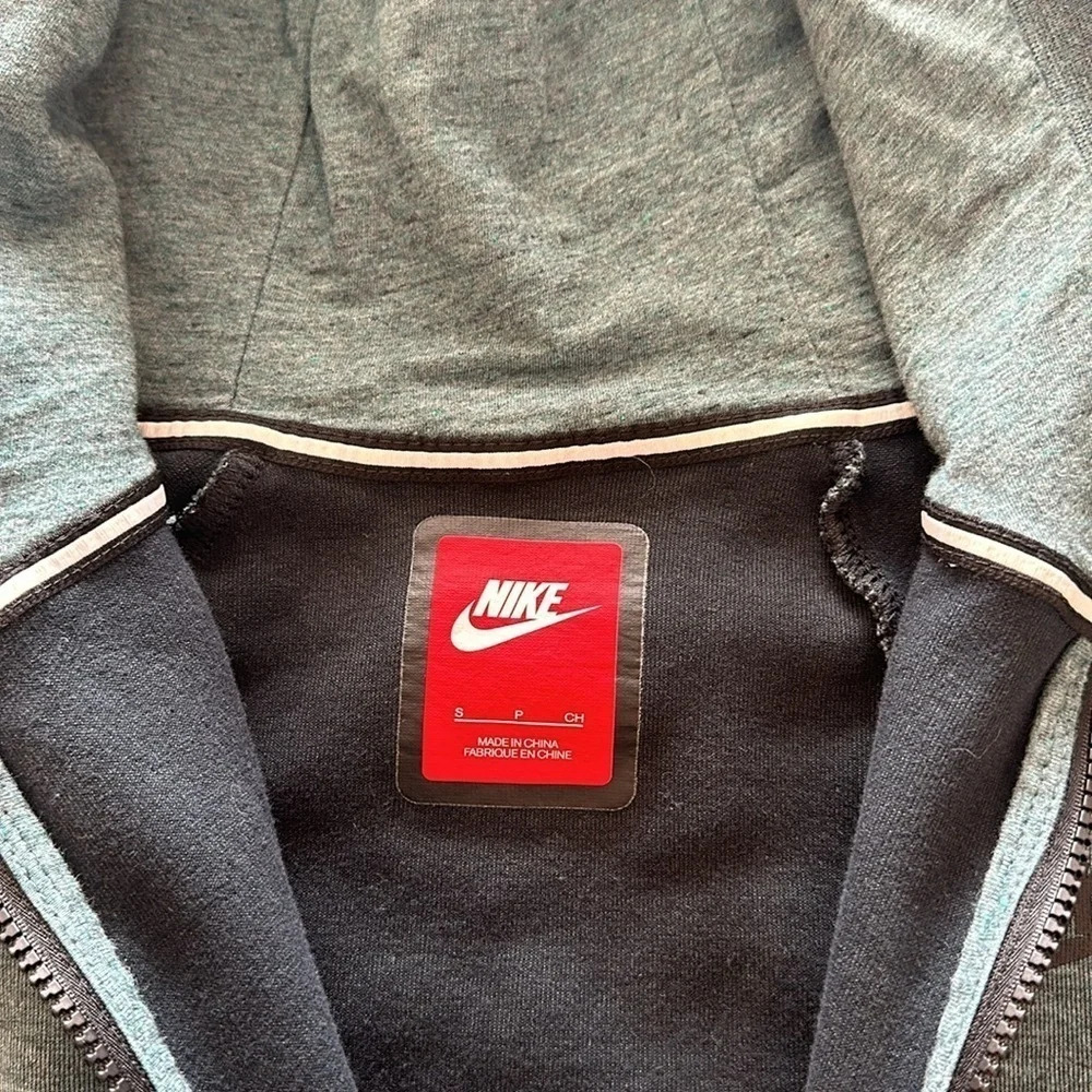 Nike Sportswear Tech Fleece Cape Full-zip Women's Hoodie, 811710-386 small - Picture 2 of 4